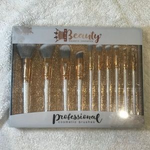 Makeup brushes